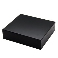 Wholesale Rectangle Black Lacquer Wooden Cigar Box with Humidifier Hygrometer